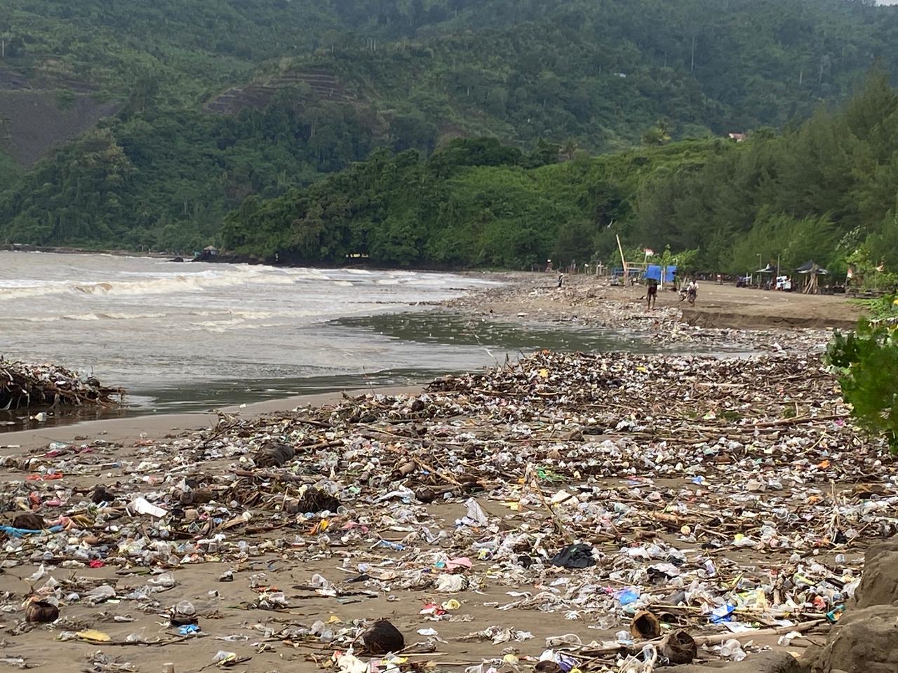 Lima Pantai Penuh Sampah, Ini Kata Dinas Lingkungan Hidup Kabupaten Tulungagung