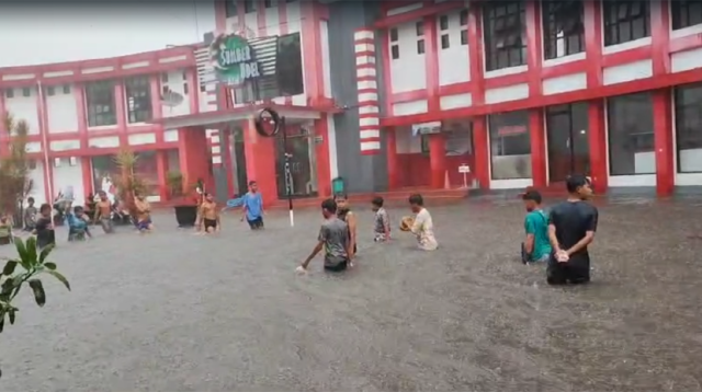 Bencana Hidrometeorologi, Ruas Jalan Kota Blitar Terendam dan Pohon Tumbang