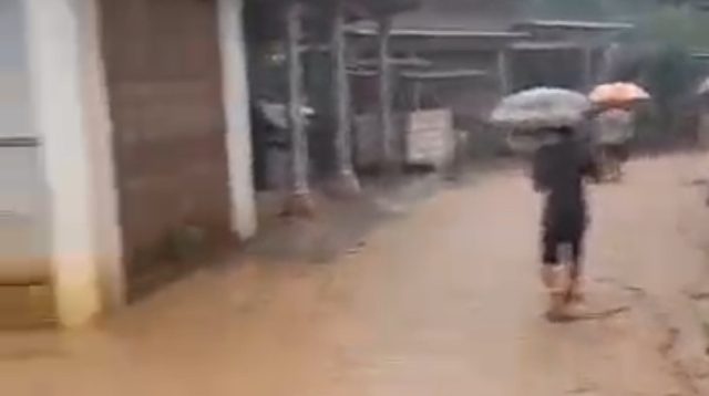 Hujan Deras, Kali Bruno Blimbing Mojo Meluap Lagi ke Jalan