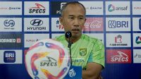 Uston Nawawi Pelatih Persebaya Surabaya