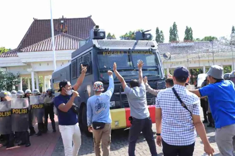 Polres Lamongan Gelar Simulasi Pengendalian Massa