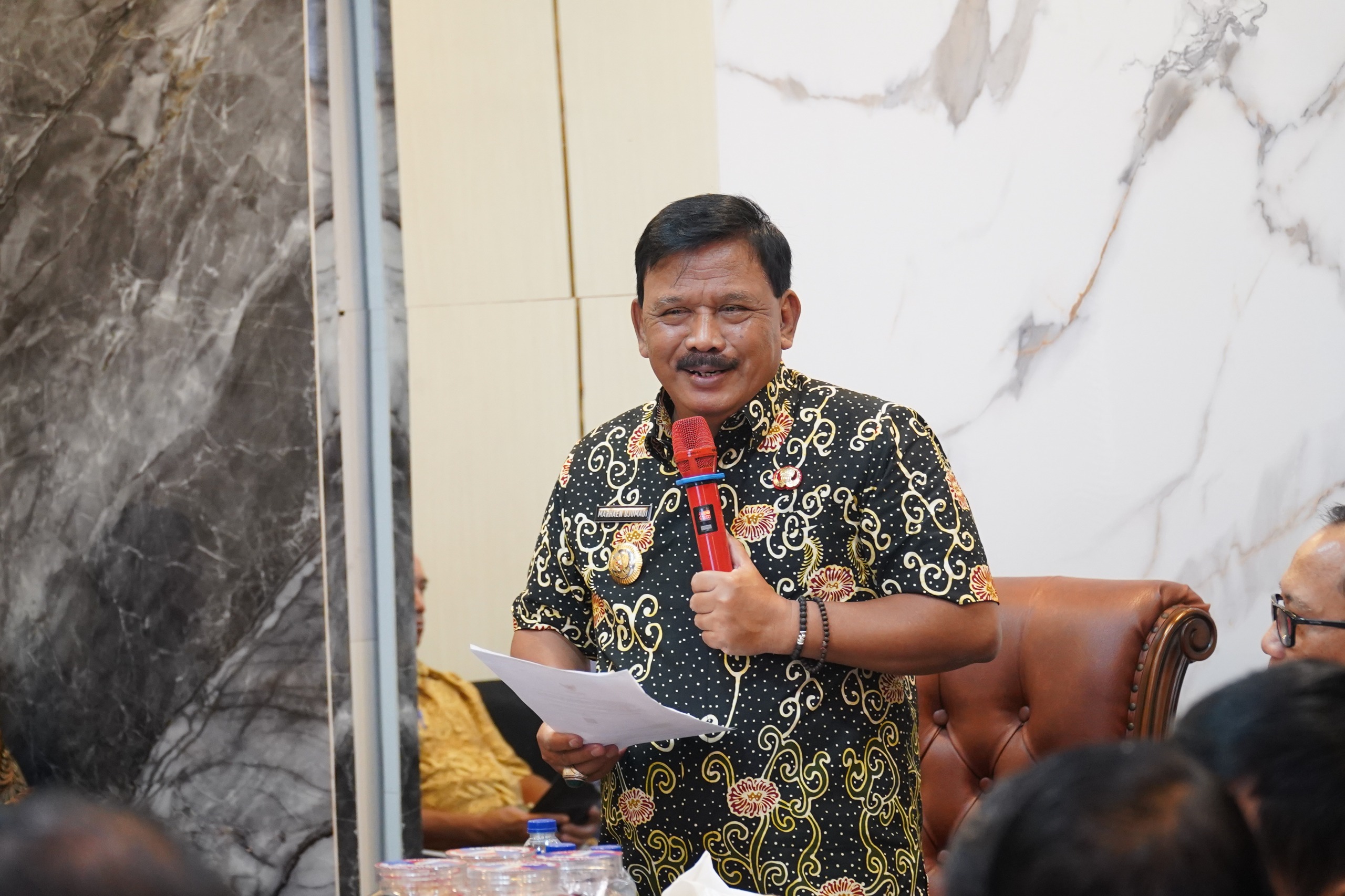 Bupati Nganjuk Melarang Tegas Praktik Penahanan Ijazah oleh Perusahaan