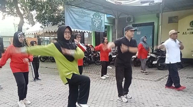 Dorong Budaya Kerja Sehat, Lurah Banjaran Gelar Senam Rutin, Pemeriksaan Kesehatan, dan Kerja Bakti