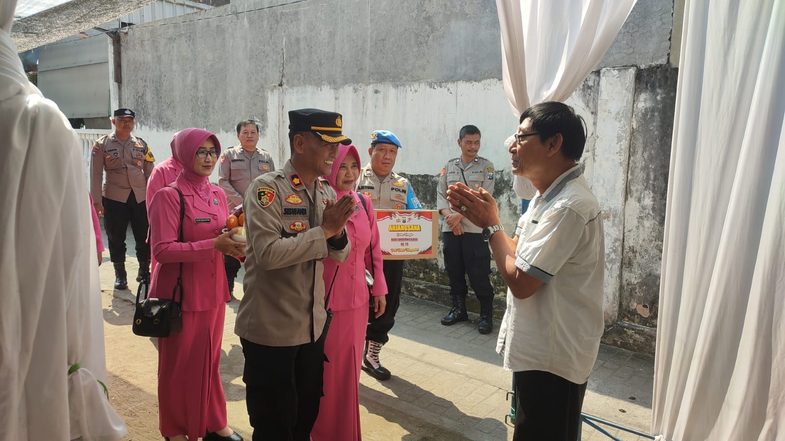 Polsek Pesantren dan Bhayangkari Anjangsana ke Purnawirawan, Wujud Penghargaan di Hari Bhayangkara ke-79