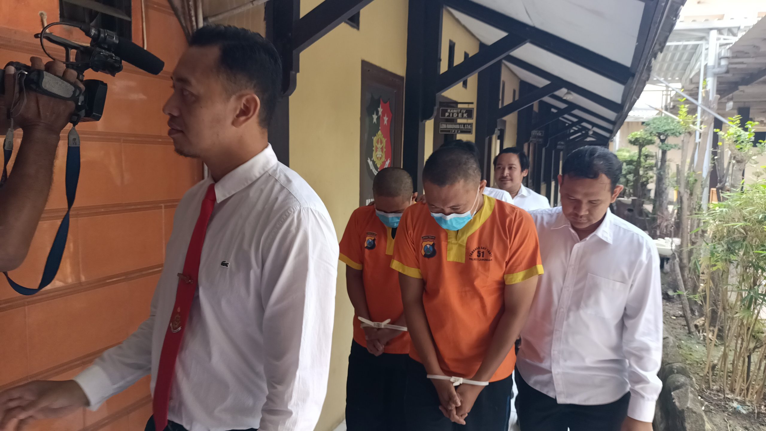 Satreskrim Polres Lamongan Tangkap Dua Terduga Pelaku Penyebaran Konten Asusila Sesama Jenis, ini Peran Keduanya