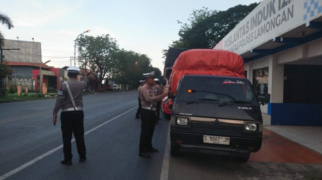 Satlantas Polres Lamongan Gencarkan Sosialisasi Truk ODOL, Puluhan Truk Mendapat Teguran