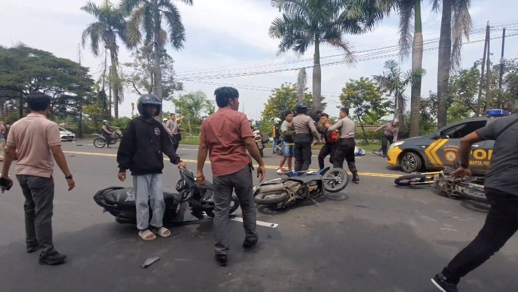 Pembacokan Pelajar di Lamongan, Puluhan Pemuda Konvoi dan Geruduk Mapolres Lamongan Tuntut Keadilan