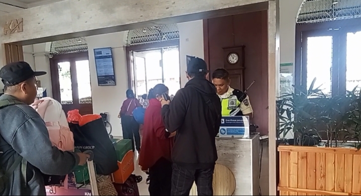 Lonjakan Penumpang di Stasiun Kediri, Tujuan Jakarta dan Bandung Paling Diminati