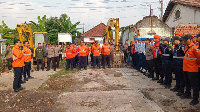 Jaga dan Kelola Aset Negara, KAI Daop 7 Madiun Tertibkan Lahan di Jalan Anggek Kota Madiun
