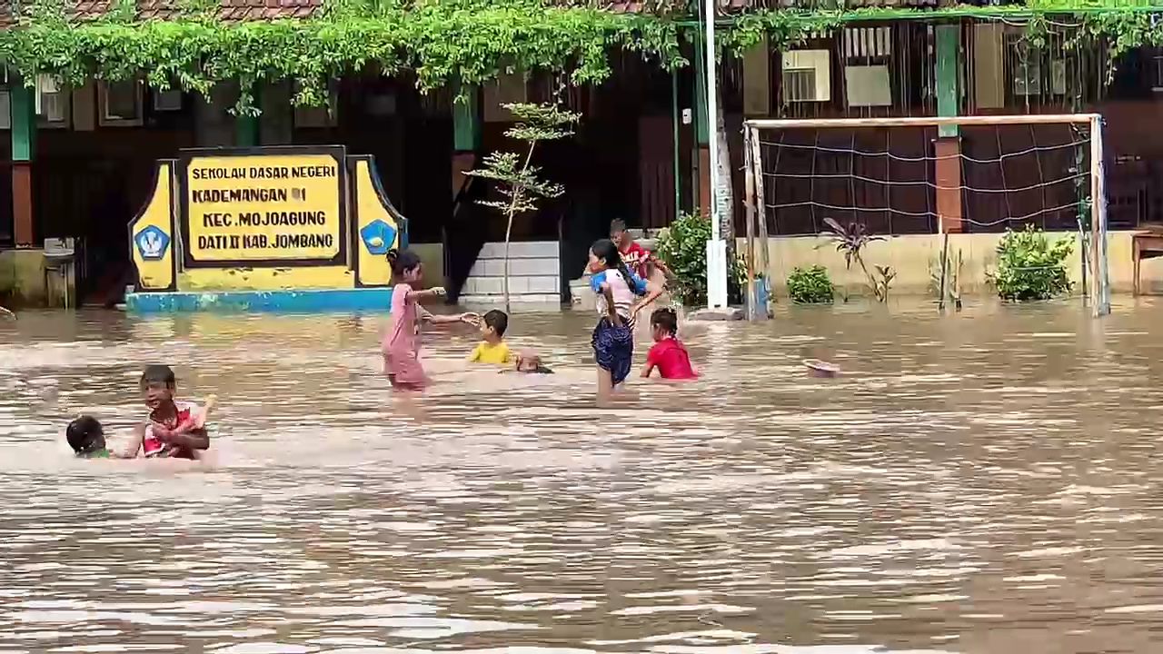 Banjir, Lima Kecamatan di Jombang Terendam, Warga Pilih Bertahan di Rumah