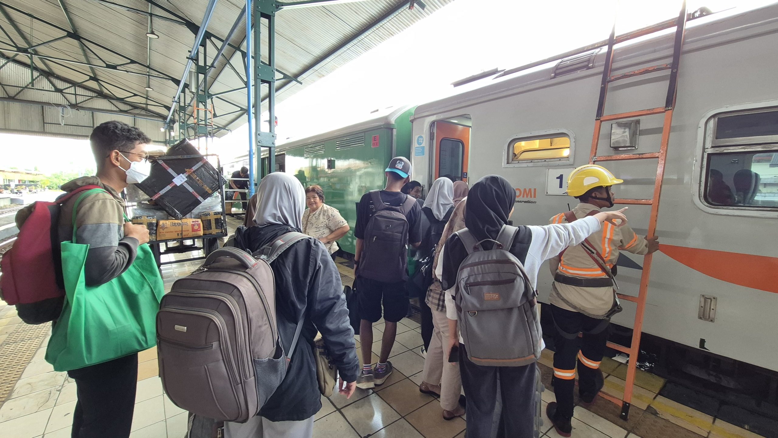 Libur Tahun Baru Islam 1447 Hijriah, Penumpang KA Banjiri Wilayah Daop 7 Madiun