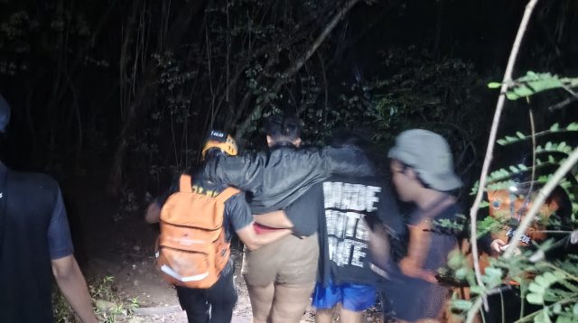 Kaki Cedera, BPBD Kota Kediri Evakuasi Pendaki 17 Tahun di Puncak Watu Bengkah Gunung Klotok