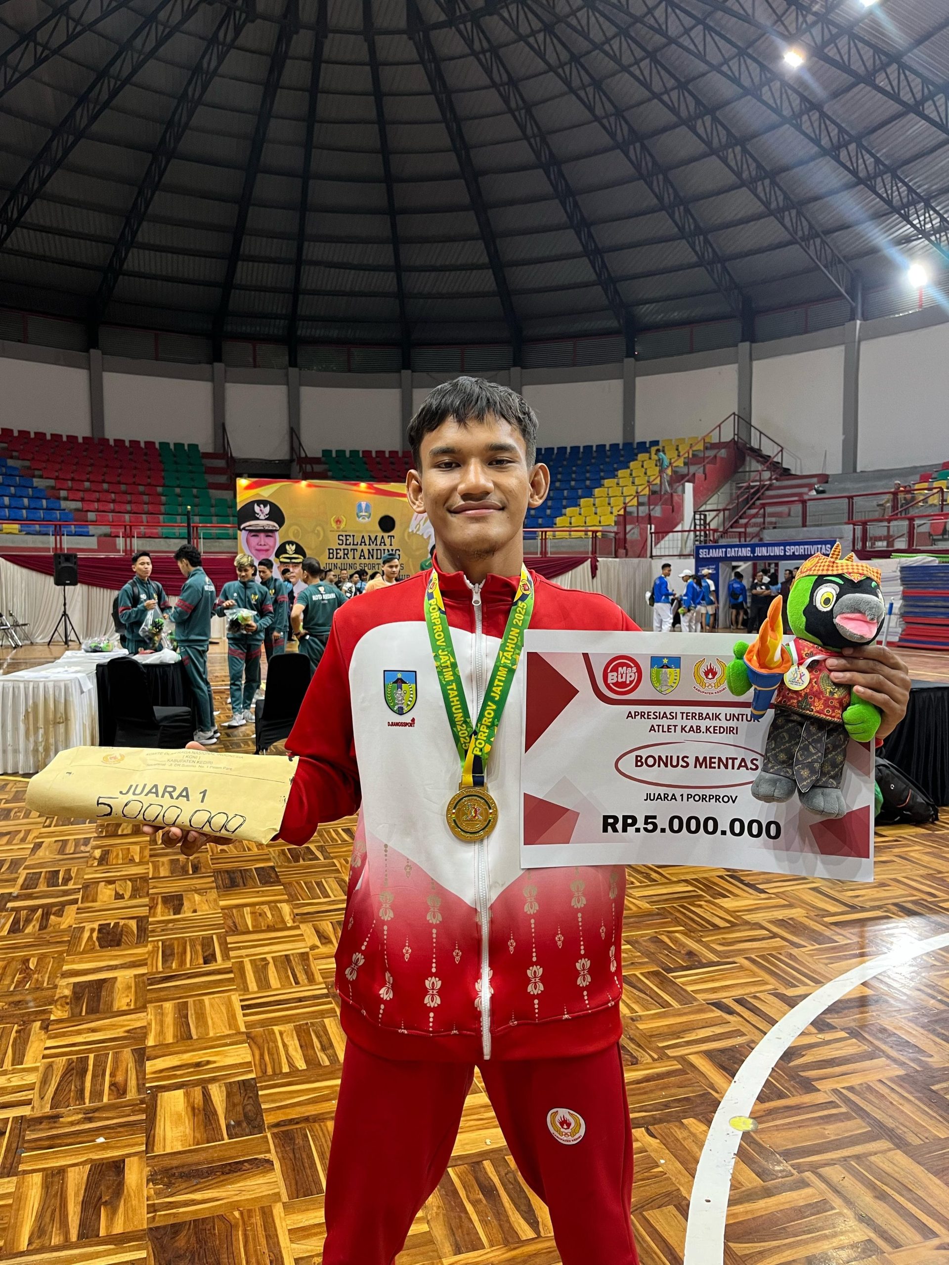 Perjuangan M Fananda Catur Pamungkas di Porprov Jatim IX 2025, Atlet IBC-MMA Raih Medali Emas usai Lepas Tekanan di Luar Pertandingan