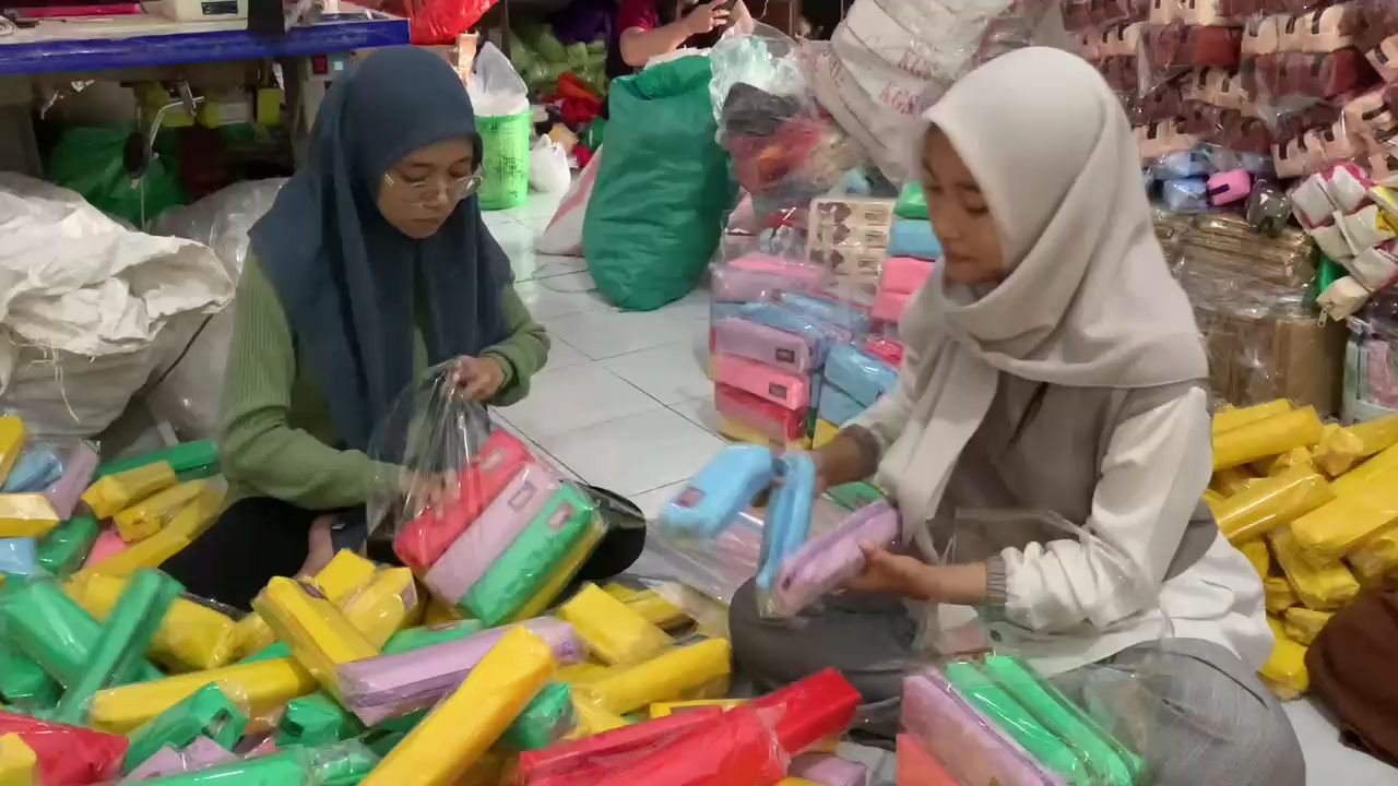 Berkah Perajin Kotak Pensil di Jombang saat Momentum Tahun Ajaran Baru