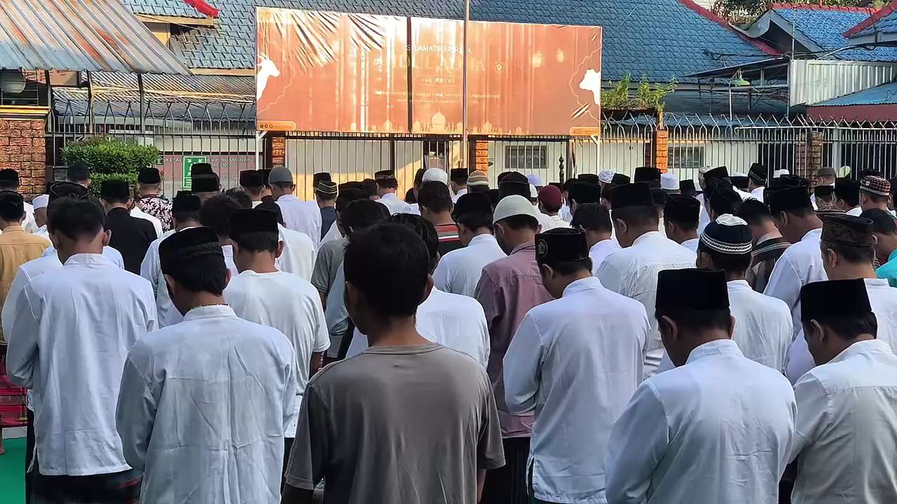 Penuh Haru, Ibadah Idul Adha di Lapas Jombang Dibalut Desakan karena Overkapasitas
