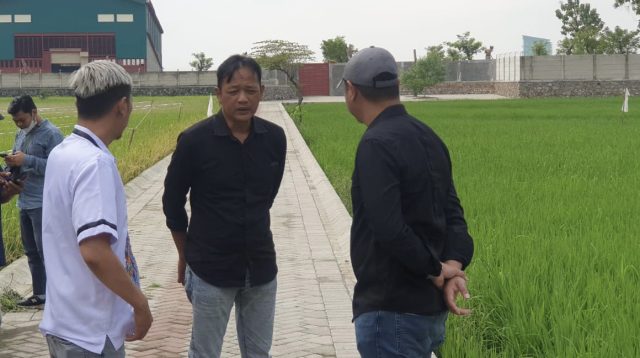 Di Atas Saluran Irigasi, Dewan Nganjuk Minta Jalan Paving Dibongkar