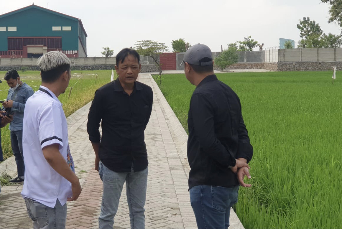 Di Atas Saluran Irigasi, Dewan Nganjuk Minta Jalan Paving Dibongkar