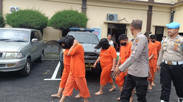 Empat Wanita Komplotan Pencurian di Golden Swalayan Dibekuk Polres Kediri Kota, Sempat Beraksi Antarkota