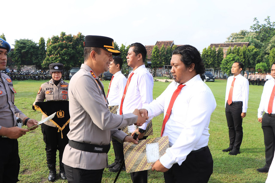 Belasan Personel Polisi Terima Penghargaan dari Kapolres Madiun, Berikut Daftarnya