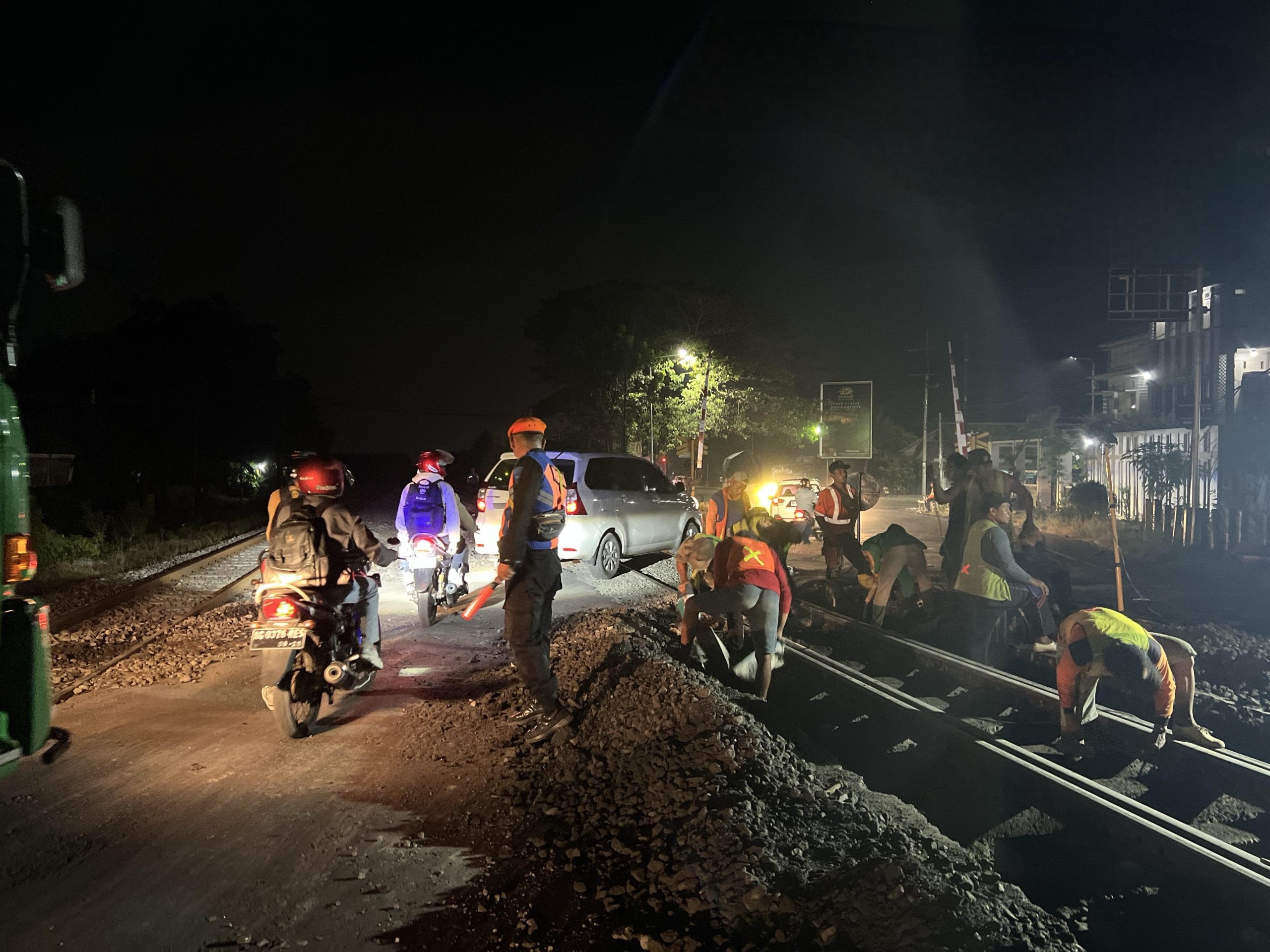 Prasarana Geometri Pada Perlintasan Sebidang Diperbaiki dan Diganti