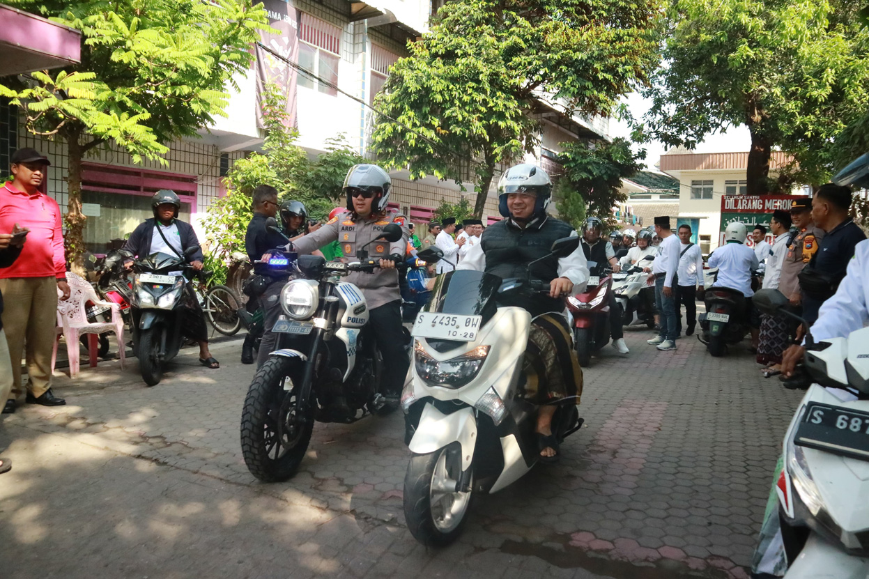 Bupati dan Wakil Bupati Jombang Berkendara Kampanyekan Keselamatan