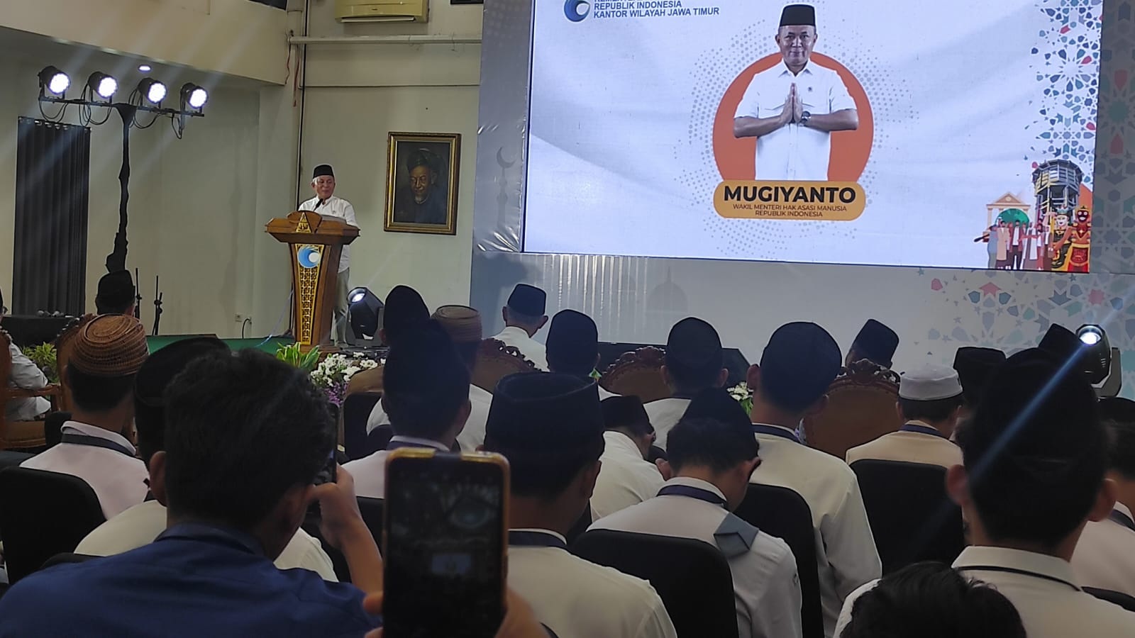 Buka Seminar di Pondok Pesantren Tebuireng Jombang, Wamen HAM RI Sampaikan Tantangan Pesantren