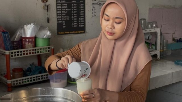 Segar Menyehatkan, Kedai Susu Legendaris Sambong Tetap Jadi Favorit Warga