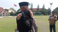 F-tiba (1) Isak Tangis Warnai Penyambutan Jamaah Haji Kabupaten Kediri Kloter 45