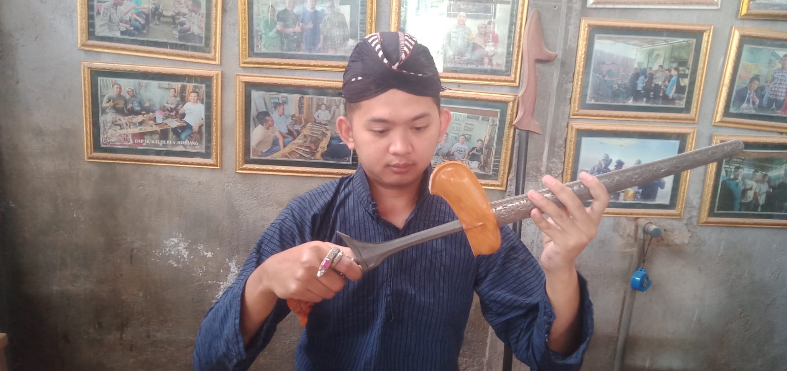 Jelang Bulan Suro, Perajin Warangka di Jombang Kebanjiran Pesanan