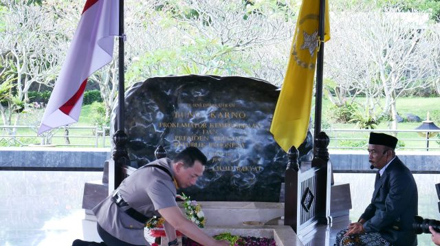 Jelang Hari Bhayangkara, Kapolri Nyekar Makam Bung Karno