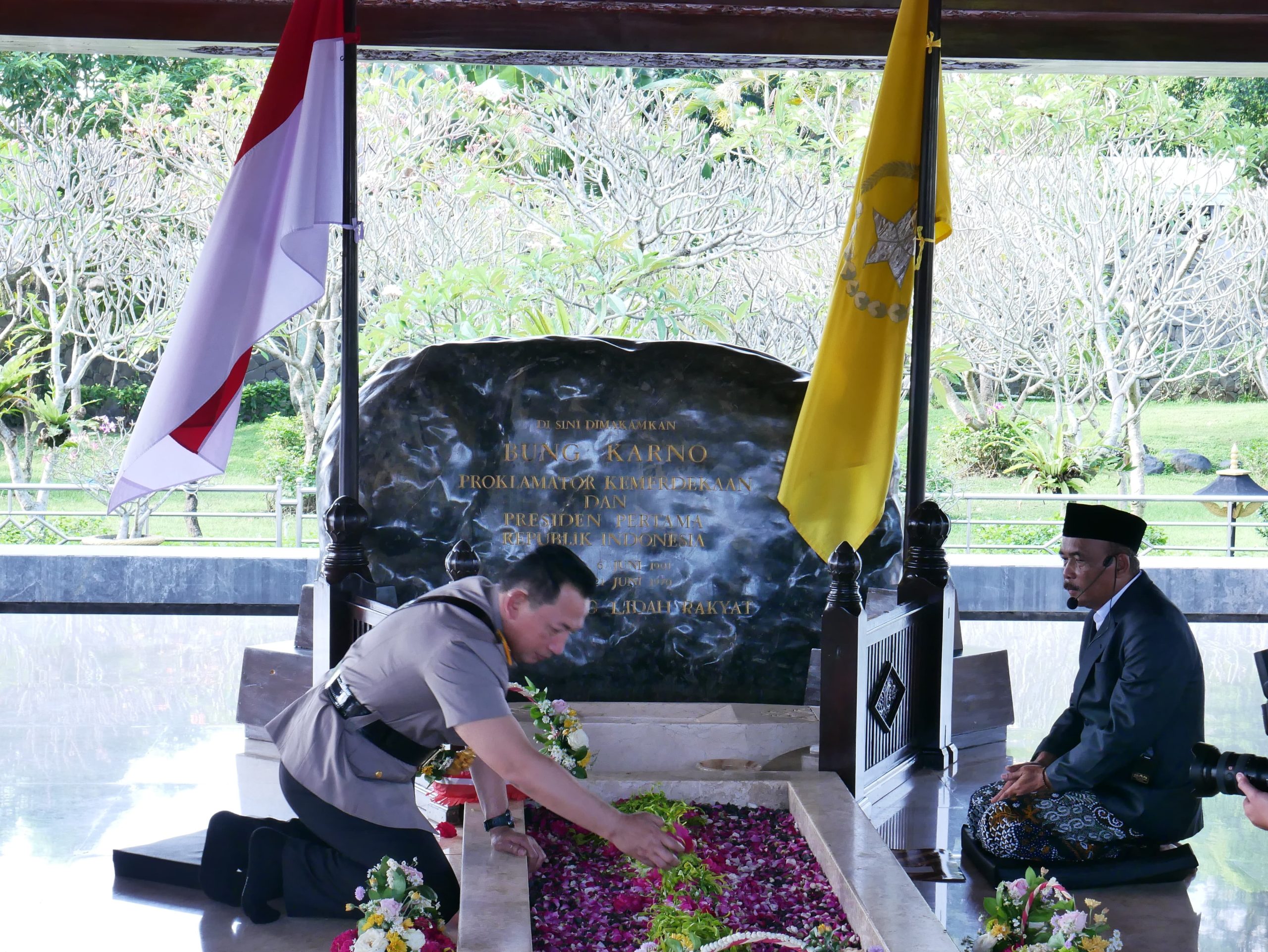 Jelang Hari Bhayangkara, Kapolri Nyekar Makam Bung Karno