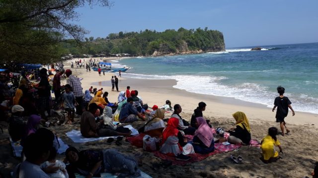 Berwisata ke Pantai Tambakrejo, Sensasi Pasir Putih dan Rasakan Kuliner Lobster Bakar
