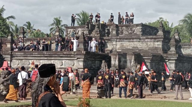 Berkunjung ke Candi Penataran, Candi yang Terdapat Cerita Relief Petualangan Rama dan Shinta