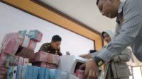 Uang Kasus Dugaan Korupsi Dam Kalibentak Dipamerkan, Gus Ison, Titipkan Rp 1,1 Miliar ke Jaksa