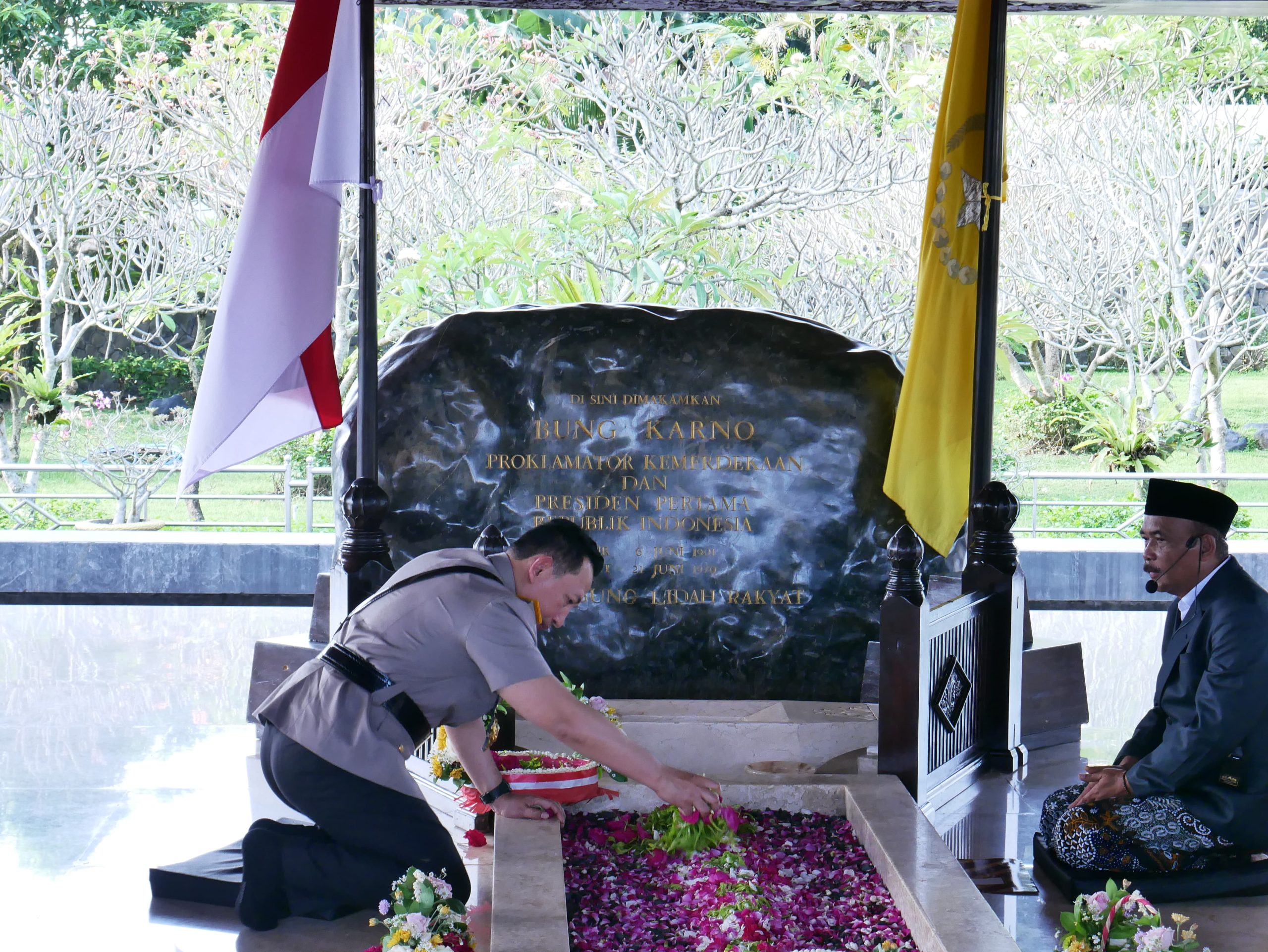 Ziarah ke Makam Bung Karno, Berdoa Sekaligus Selami Sejarah Perjuangan Kemerdekaan RI di Perpustakaan Nasional