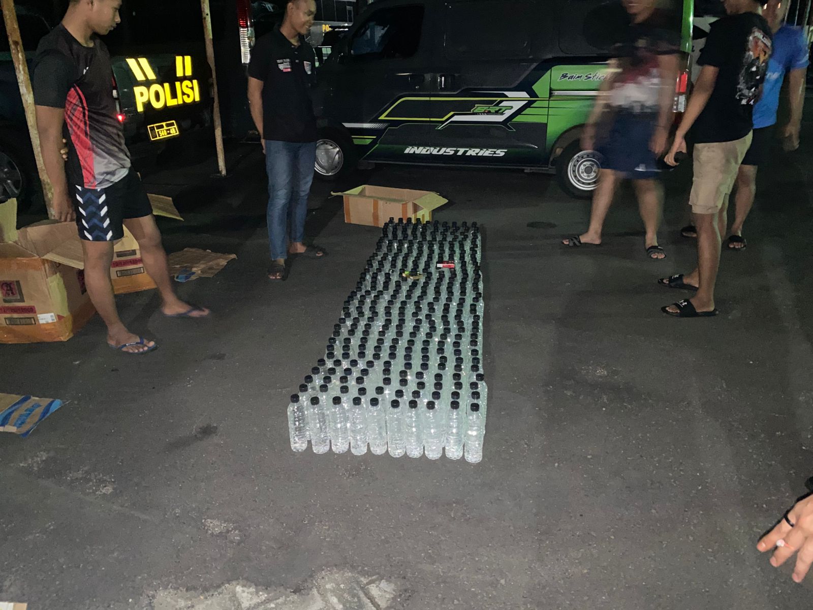 Razia Operasi Cipkon, Polisi Amankan Pikap Muat Ratusan Botol Isi Miras