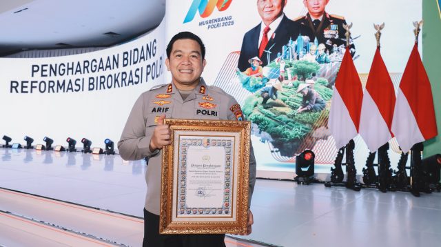 Penghargaan Kategori Pelayanan Prima dan Predikat Zona Integritas Diraih Polres Blitar