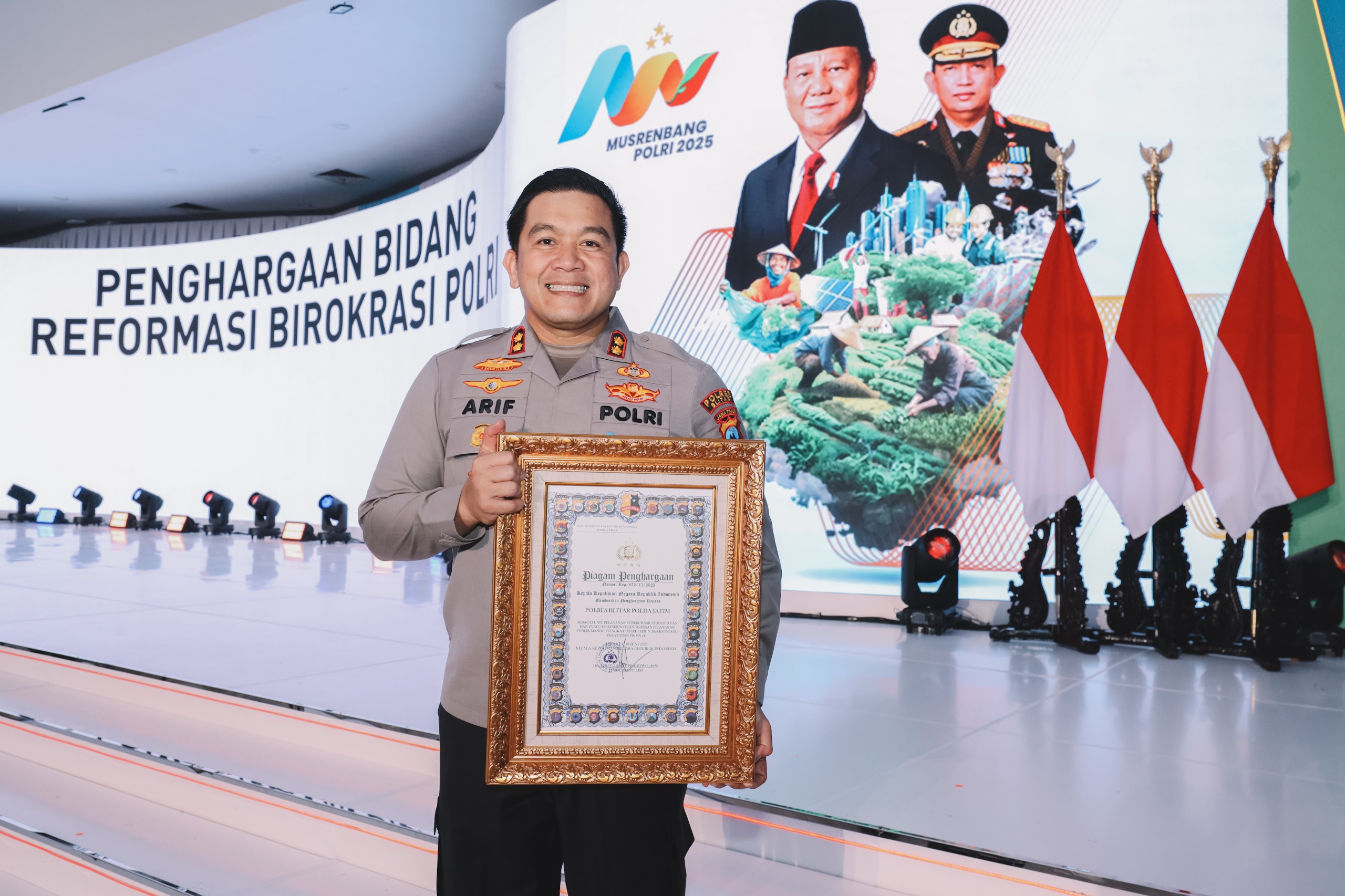 Penghargaan Kategori Pelayanan Prima dan Predikat Zona Integritas Diraih Polres Blitar