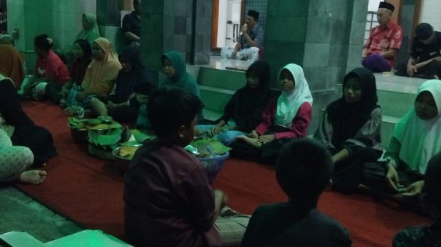 Warga Tosaren Kota Kediri Selamatan di Bulan Suro