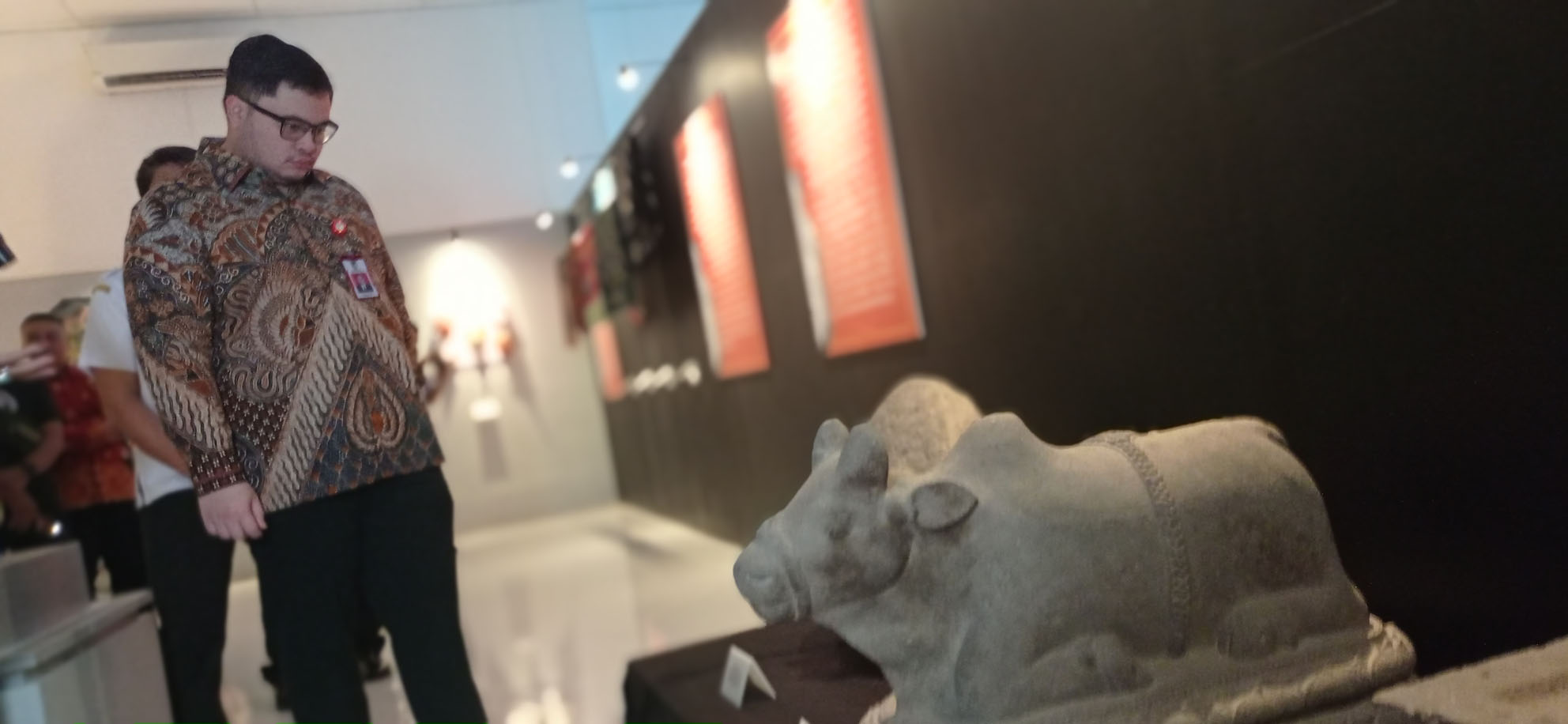 Kunjungi Pameran Budaya, Mas Dhito Berharap Prasasti Harinjing Asli Yang di Jakarta Bisa Kembali ke Kabupaten Kediri