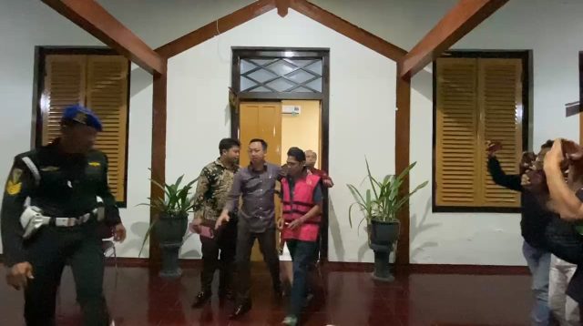 Gus ison tersangka