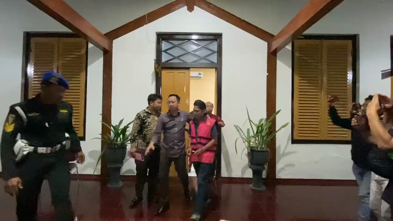 Gus ison tersangka