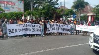 demo petani di Blitar tolak tambang pasir