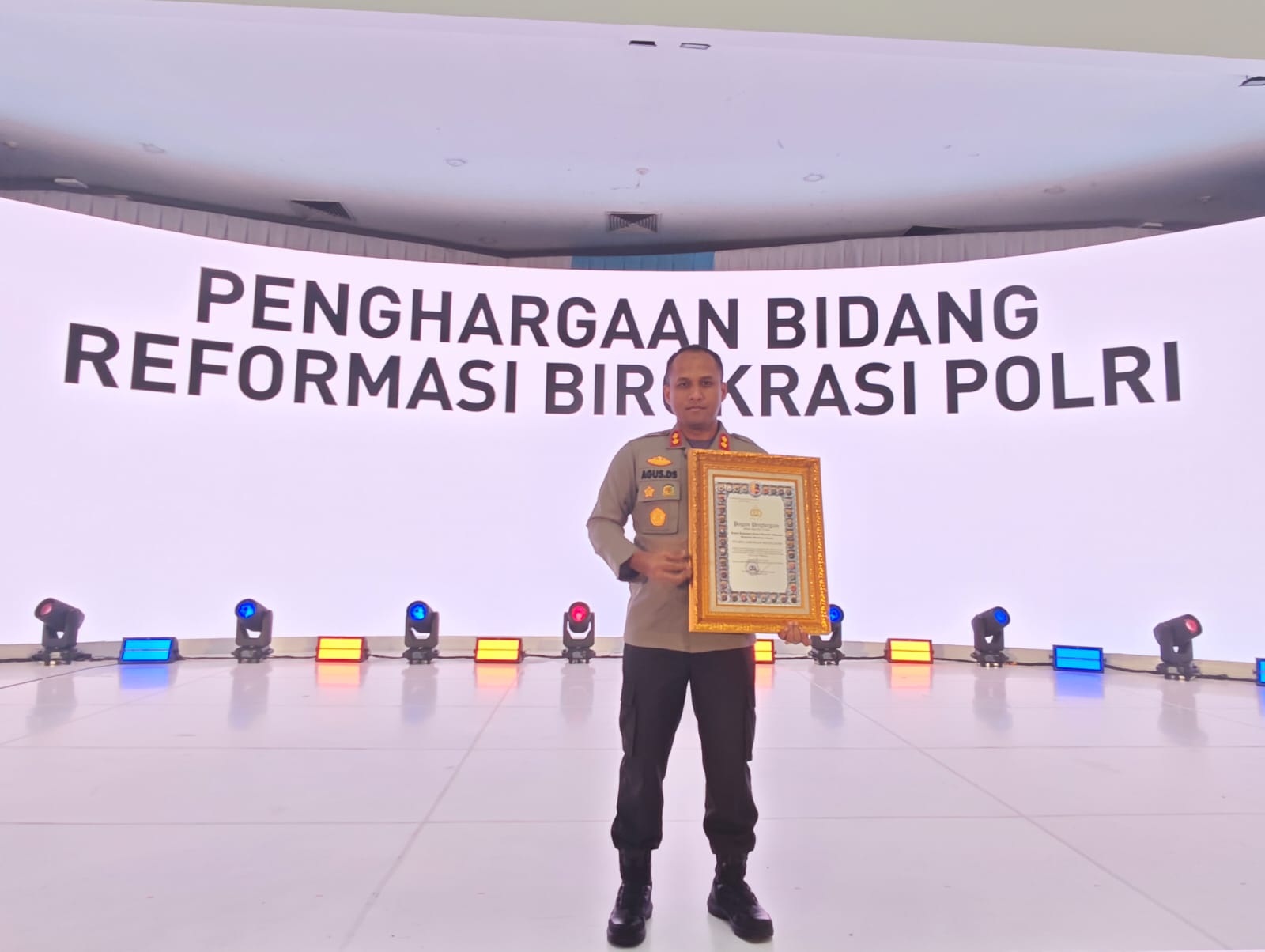 Polres Lamongan Sabet Penghargaan Pelayanan Prima dan Zona Integritas