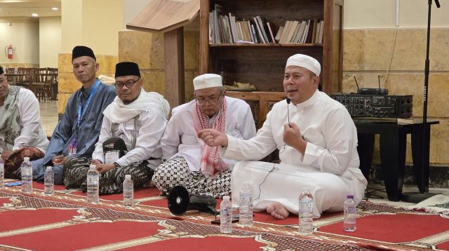 pesawat kepulangan haji Indonesia terlambat