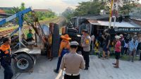 truk ditabrak KA di Lamongan