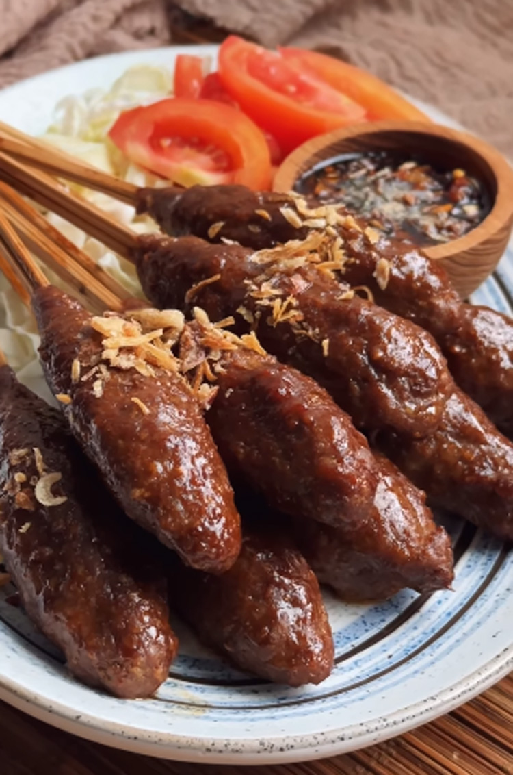 Resep Sate Buntel Sapi Super Simple ala Chef Martin Praja, Ide Menu Daging Kurban yang Anti Bosan!