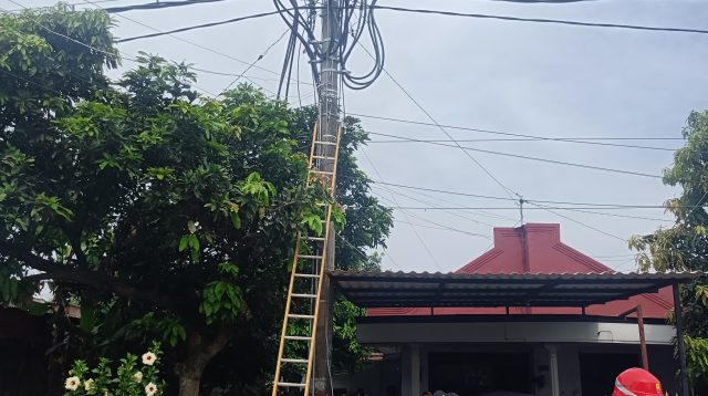 Pekerja Tersengat Listrik Saat Ganti Kabel di Singosari