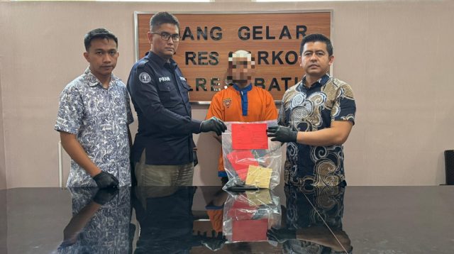 Polres Batu Tangkap Pengedar Ekstasi Asal Bali, 50 Butir Disimpan di Bungkus Wafer