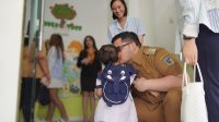 Mas Dhito Antar Anak di Hari Pertama Masuk Sekolah